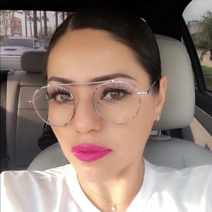 Meet your Posher, Mirella